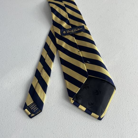 Brooks Brothers Makers Men's Necktie 59.5" Gold With Navy Stripes 100% Silk - Picture 2 of 8